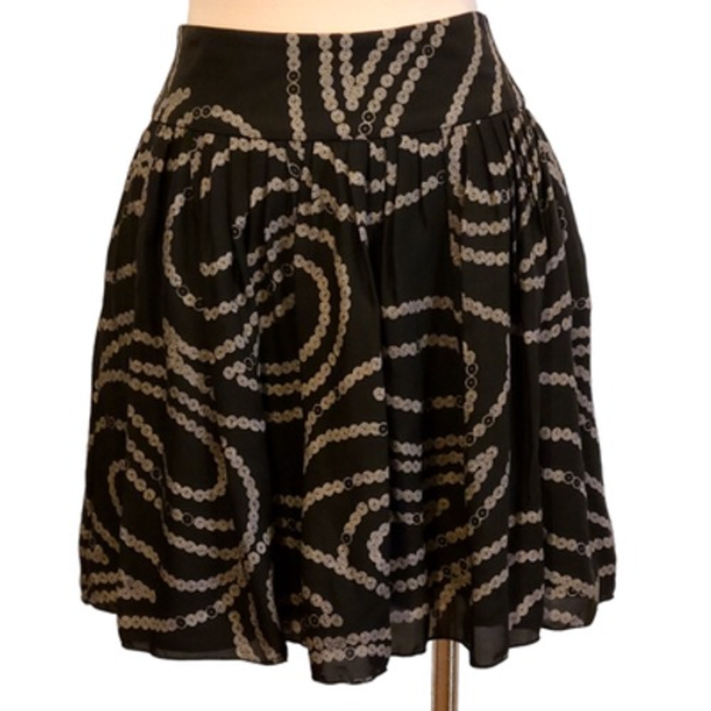 Women's Silk Skirt Sz 4 Black Cream Abstract Flowing Whimsi Goth Punk Pleated